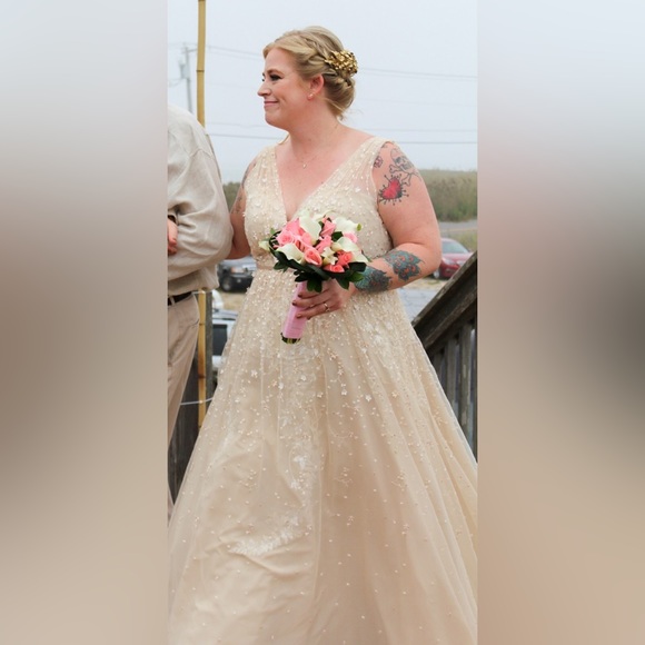 Melissa Sweet Dresses & Skirts - 👀 Beautiful size 16 champagne Melissa Sweet wedding dress. Perfect condition!!